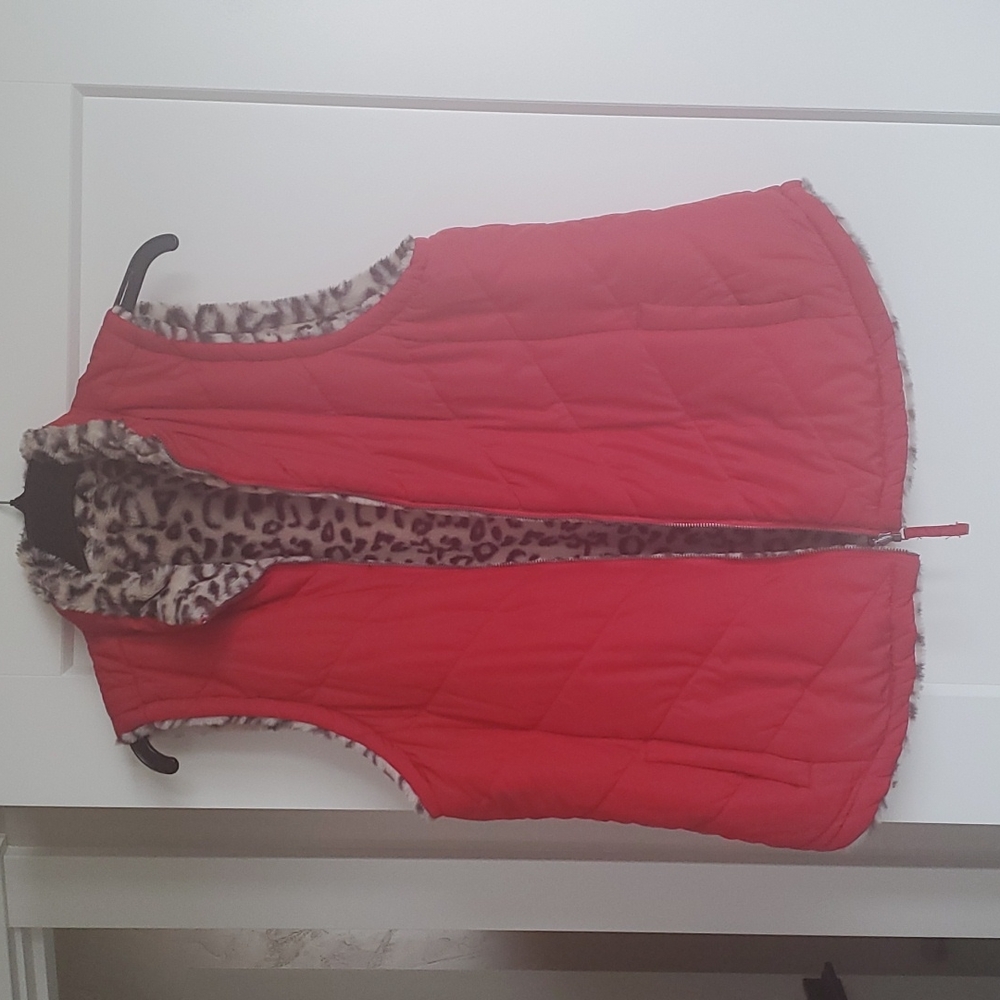 Reversible red/leopard vest